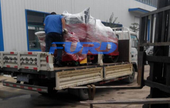 福瑞得機(jī)械座駕壓路機(jī)，路面開槽機(jī)成功裝車及時(shí)發(fā)貨